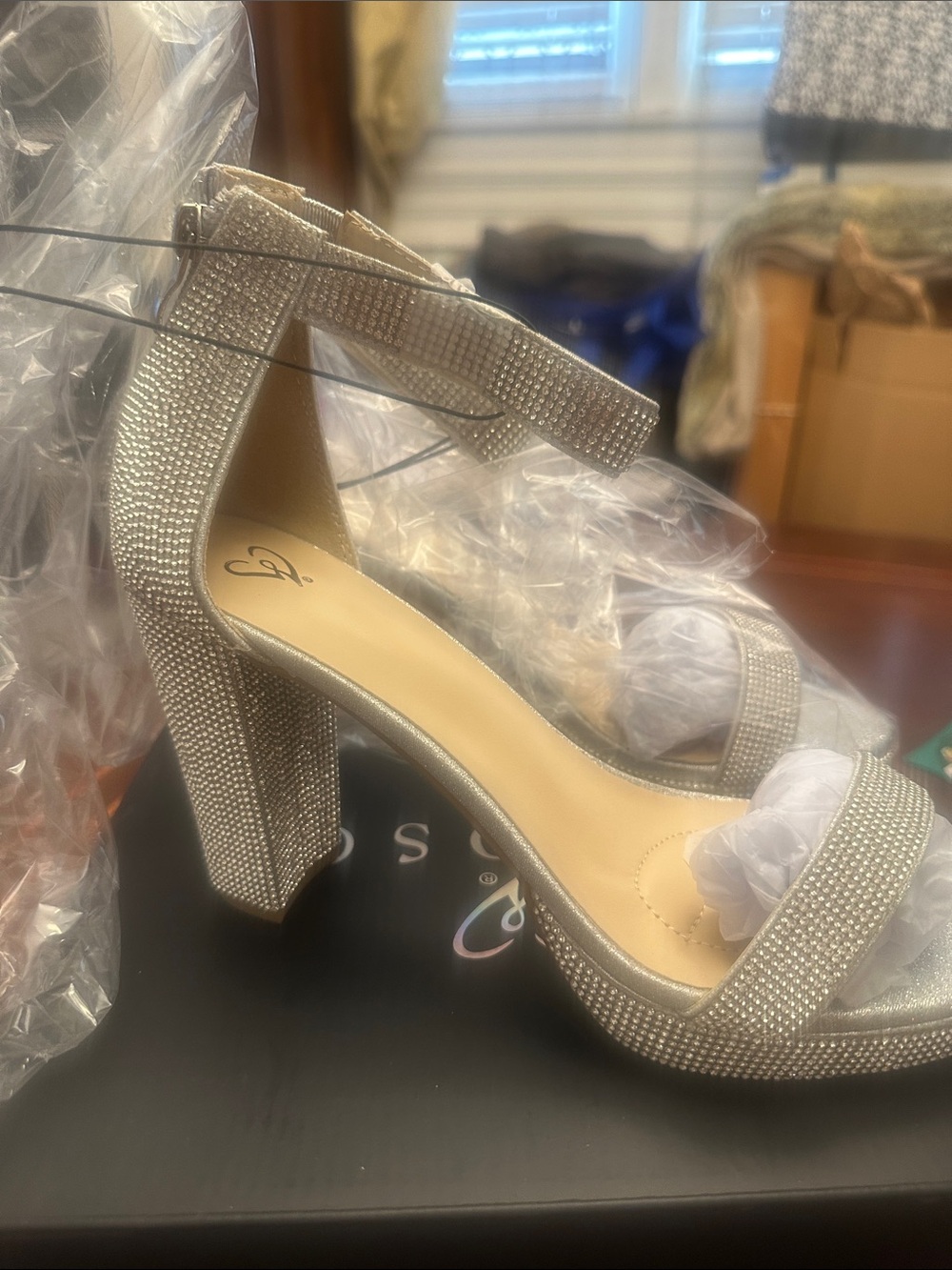 💜 BNIB Windsor AIR-Silver Shoes